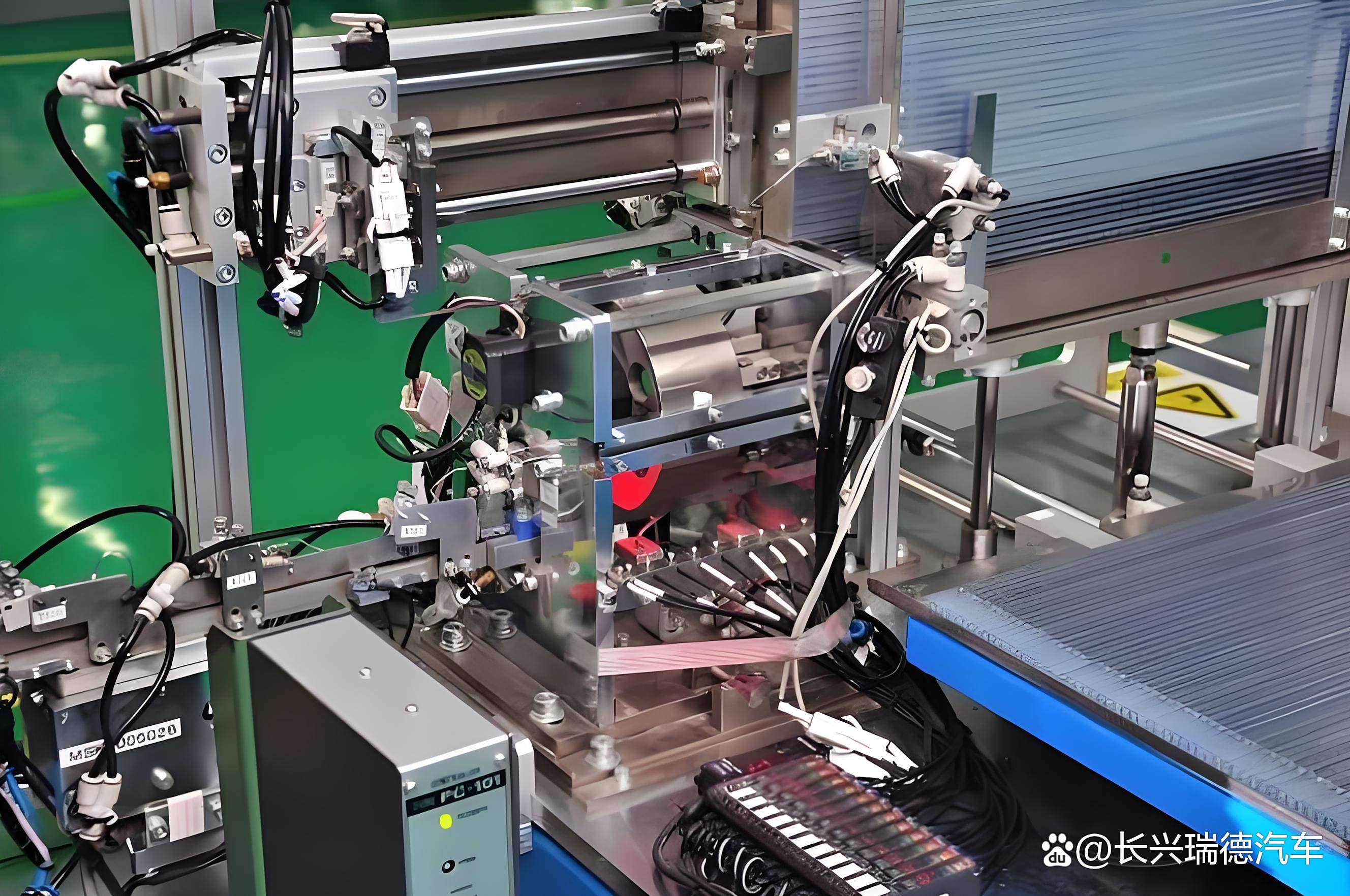 蘇州電子與汽車產(chǎn)業(yè) 非標(biāo)自動化設(shè)備升級改造破解生產(chǎn)難題，機(jī)器人研發(fā)引領(lǐng)智造新篇